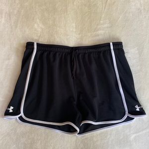 black&white under armor shorts